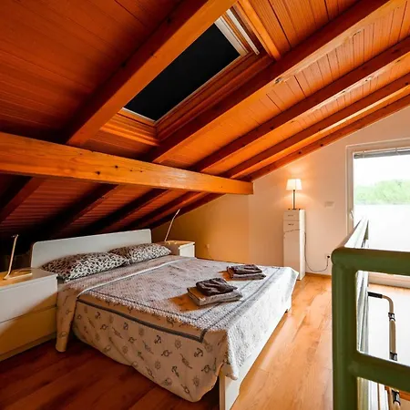 Scenic And Refined Retreat With Balcony شقة *