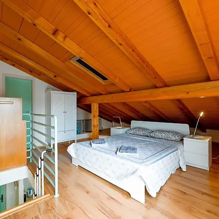 Scenic And Refined Retreat With Balcony شقة *